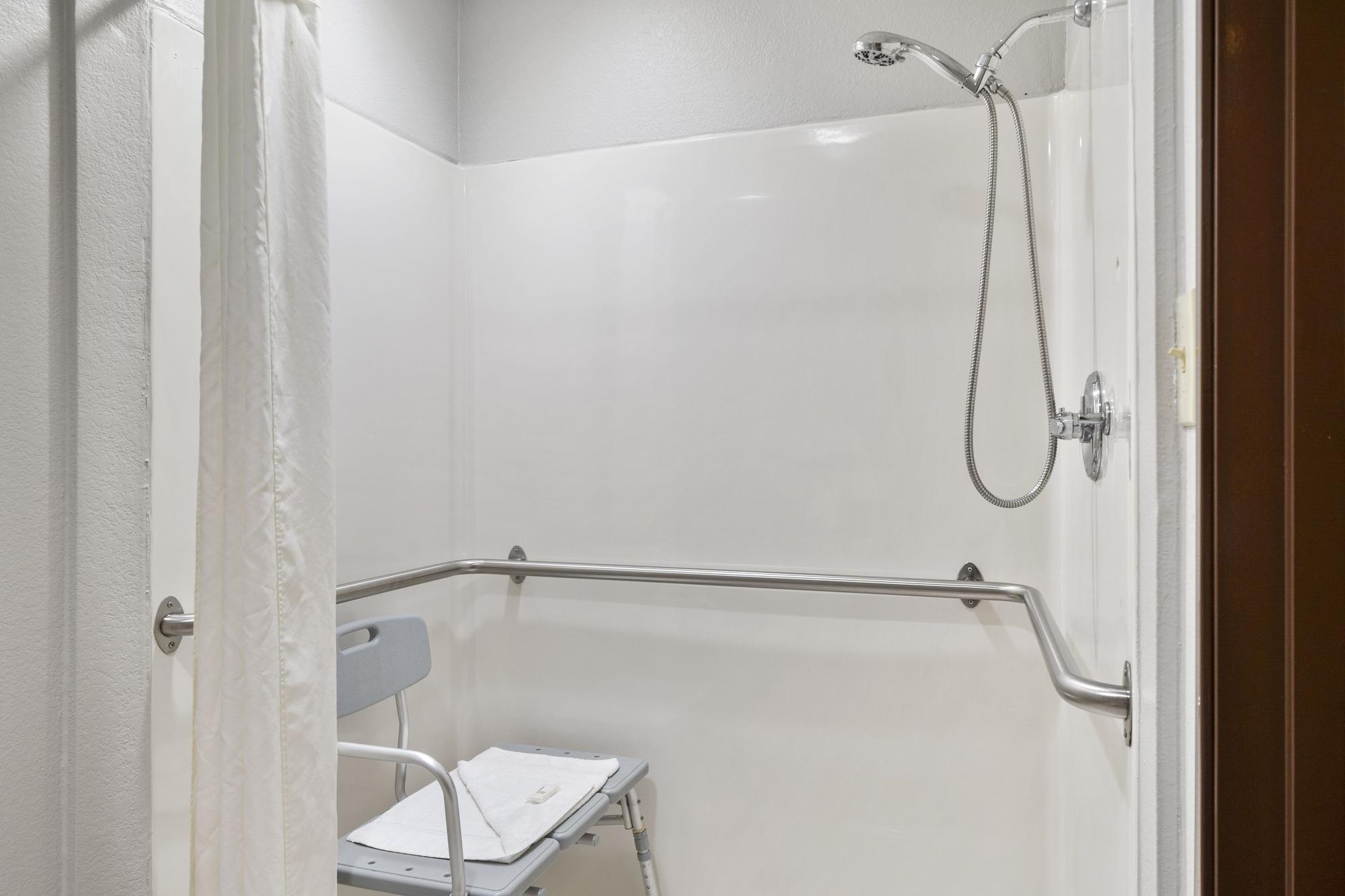 Hotel Super 8 By Wyndham 2*