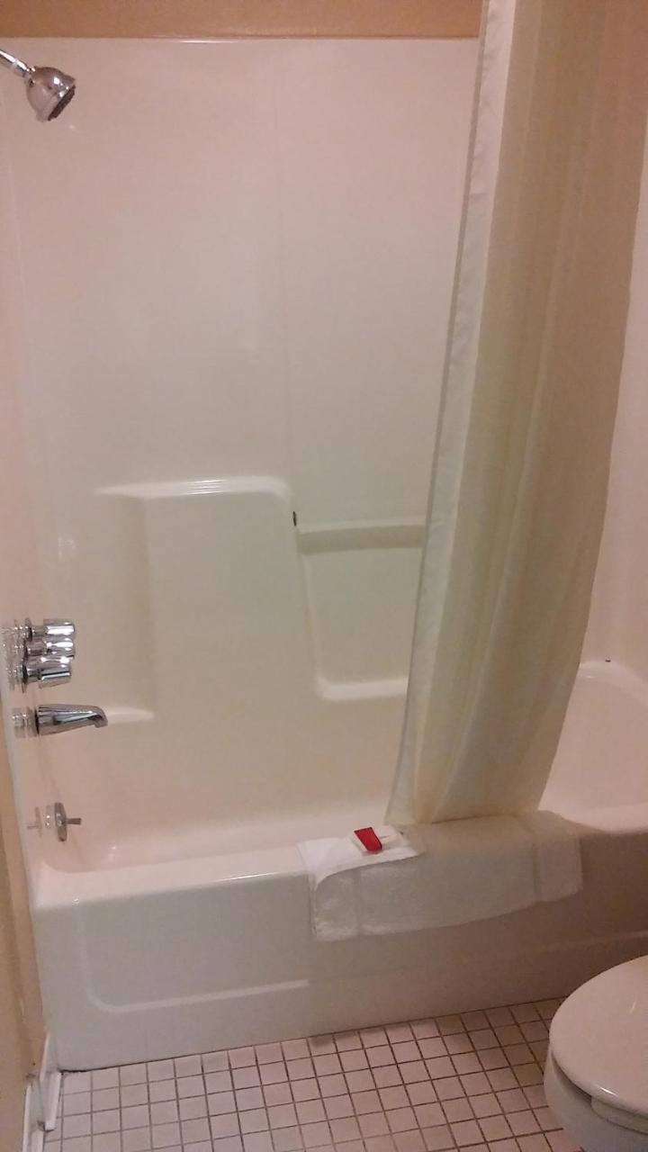 Super 8 By Wyndham Hotel 2*